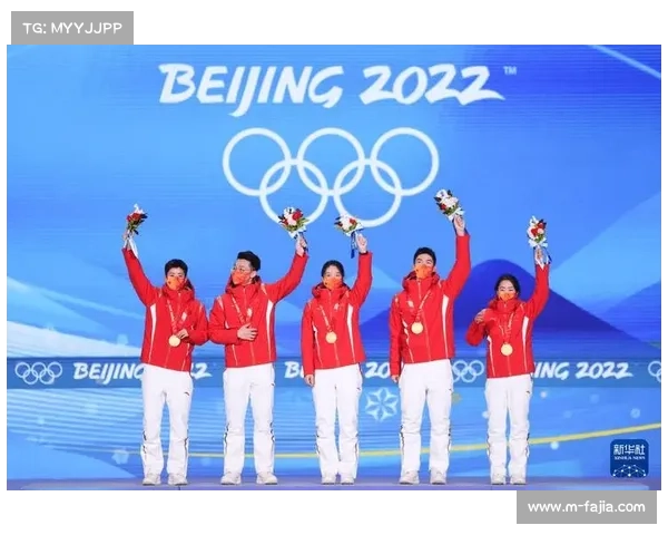 冬奥冠军跨界挑战跳水 表演赛惊艳亮相引全场热议 冬奥冠军跨界挑战跳水 表演赛惊艳亮相引全场热议