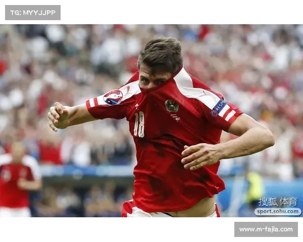 半场：里昂1-2巴黎，莫雷拉低射扳平比分